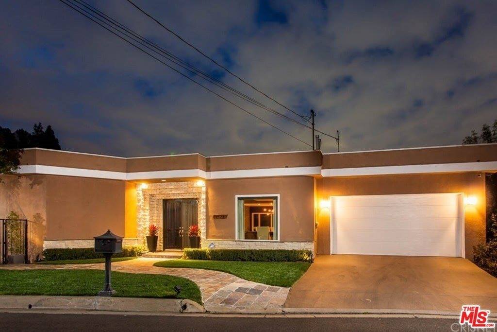 21565 Arcos Drive, Woodland Hills, CA 91364