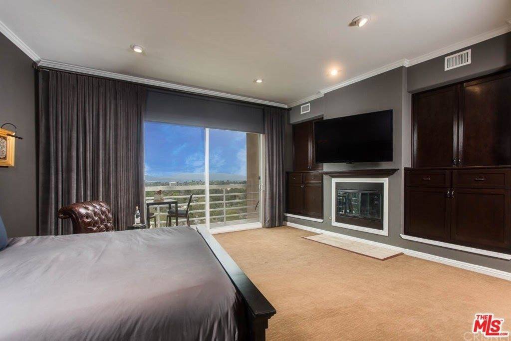 21565 Arcos Drive, Woodland Hills, CA 91364