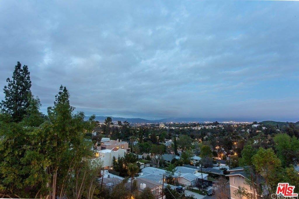 21565 Arcos Drive, Woodland Hills, CA 91364