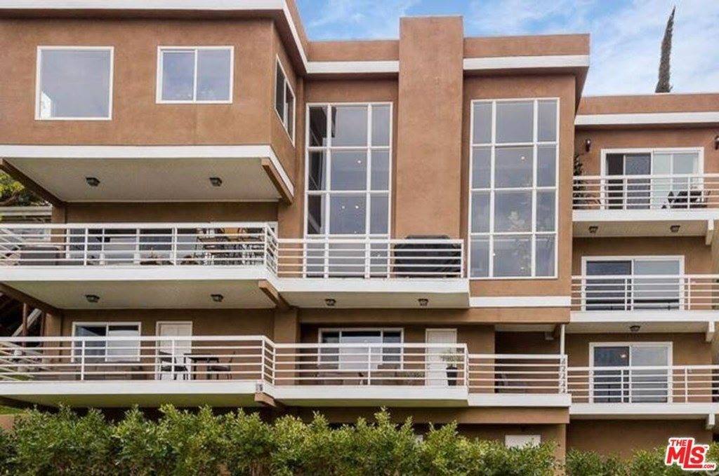 21565 Arcos Drive, Woodland Hills, CA 91364