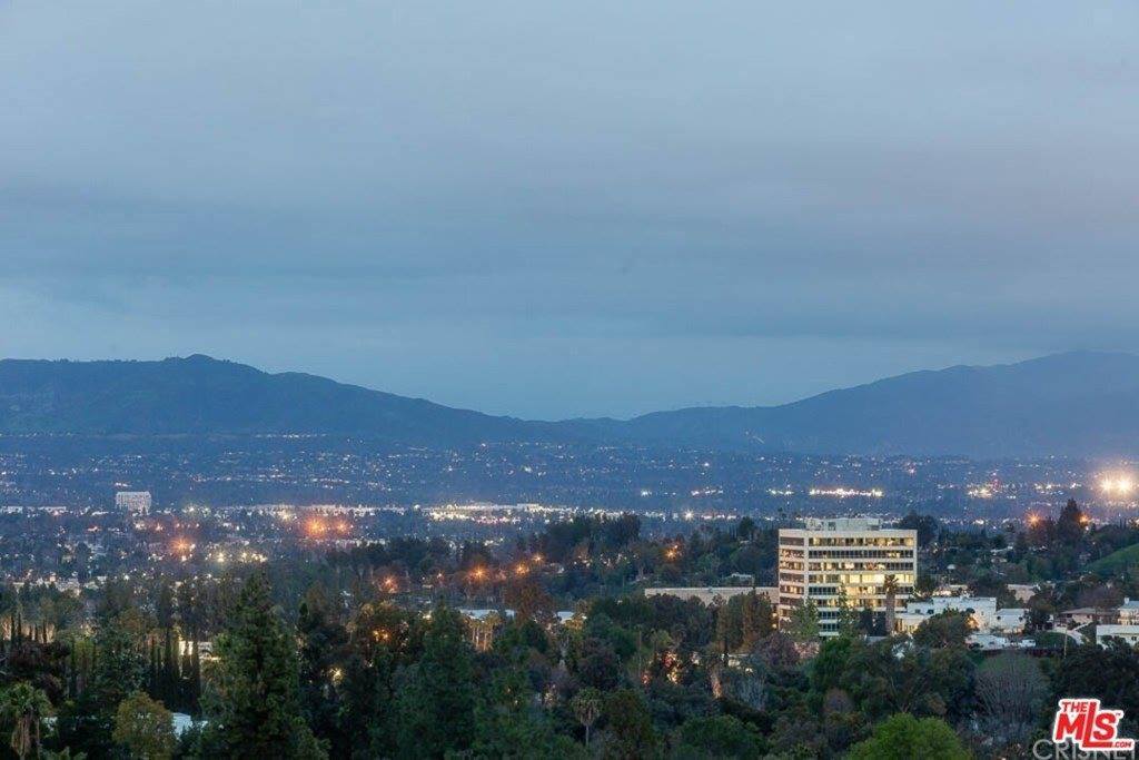 21565 Arcos Drive, Woodland Hills, CA 91364