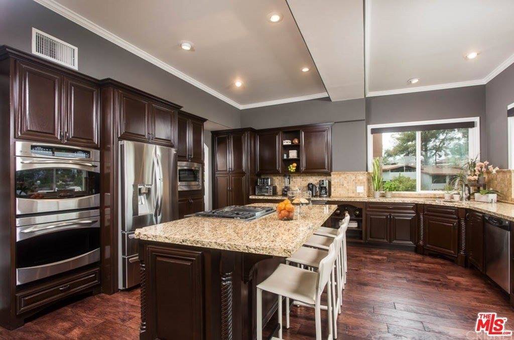 21565 Arcos Drive, Woodland Hills, CA 91364