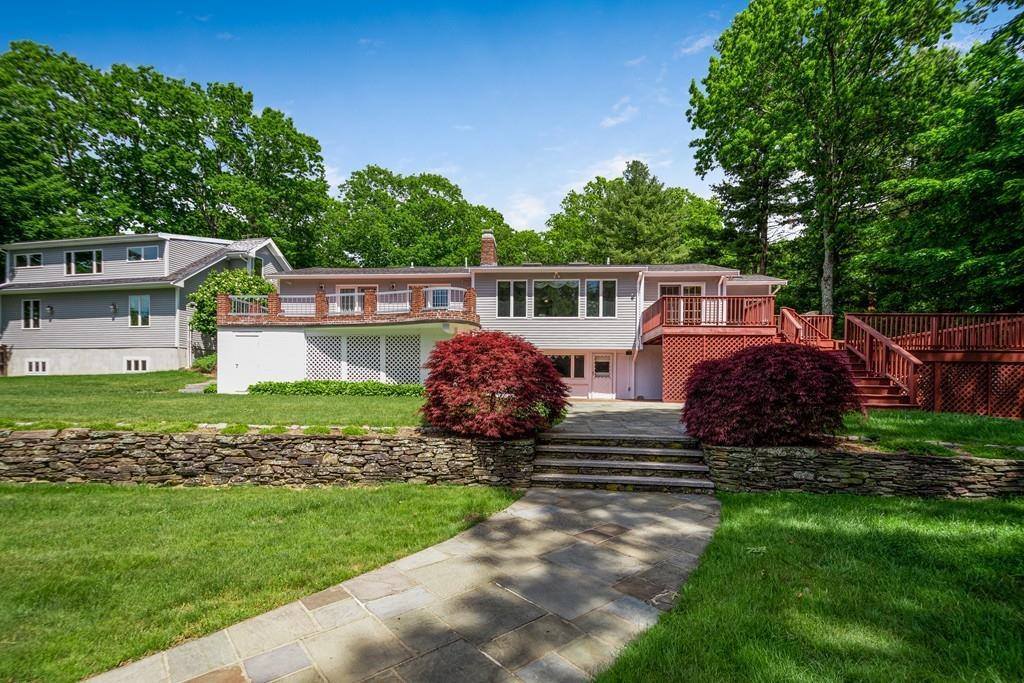 9 Jaybarry Ln, Norwood, MA 02062