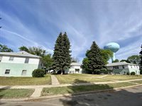 1215 6th Ave East, Williston, ND 58801