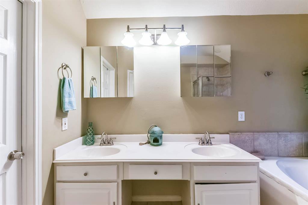 1915 Laurel Brook Lane, Houston, TX 77014