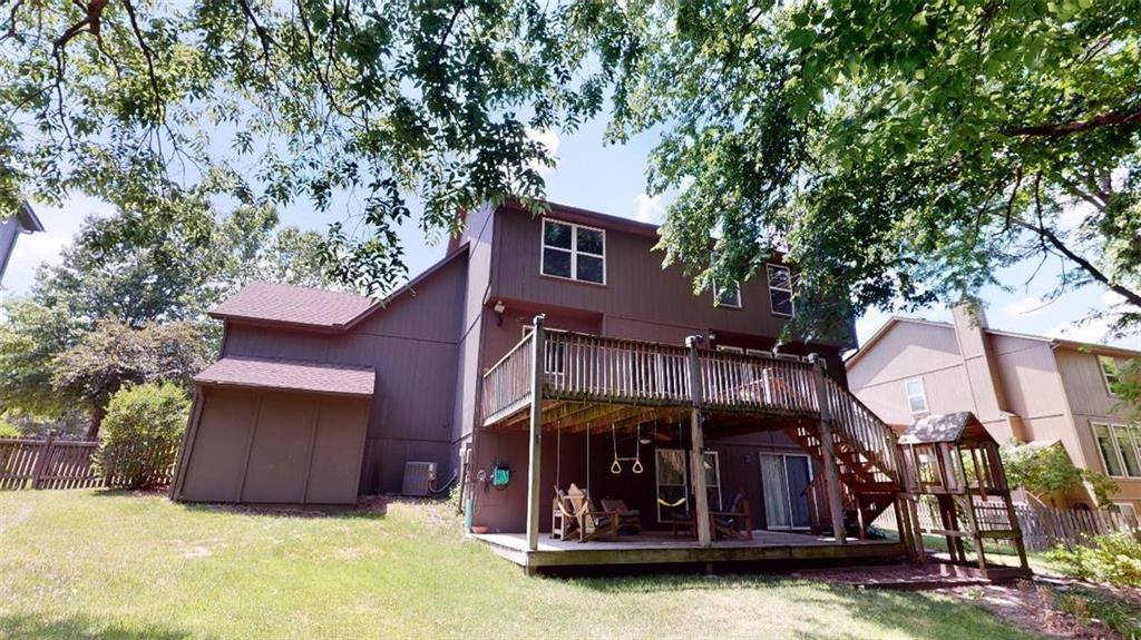 5111 Lakecrest Drive, Shawnee, KS 66218