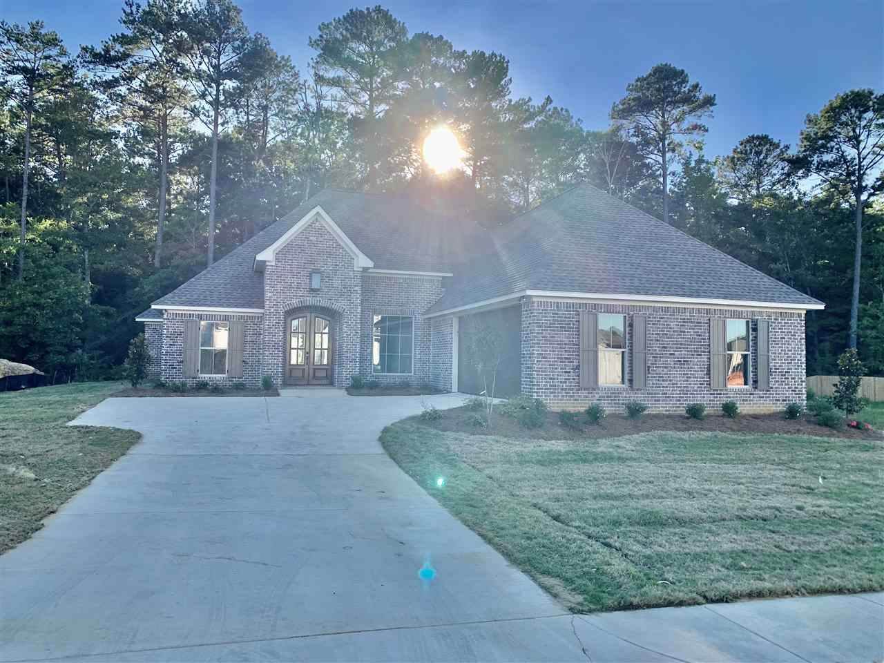 129 Longleaf Way, Brandon, MS 39047