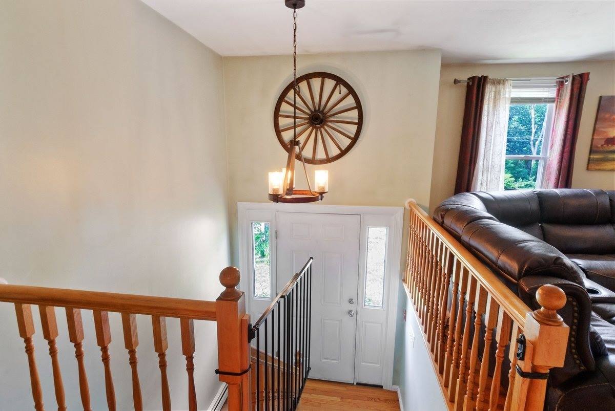 8 Kristopher Lane, Raymond, NH 03077