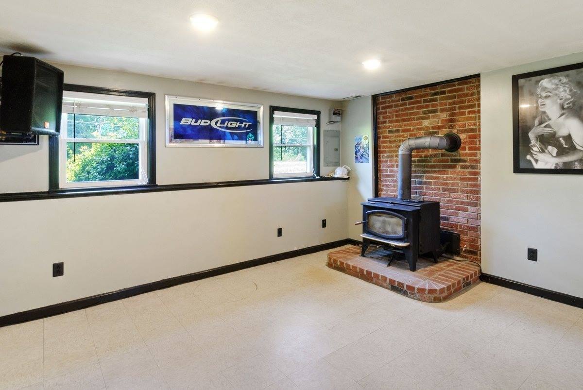 8 Kristopher Lane, Raymond, NH 03077