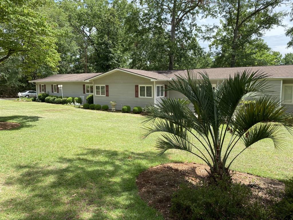 37 Country Club Dr, Hawkinsville, GA 31036