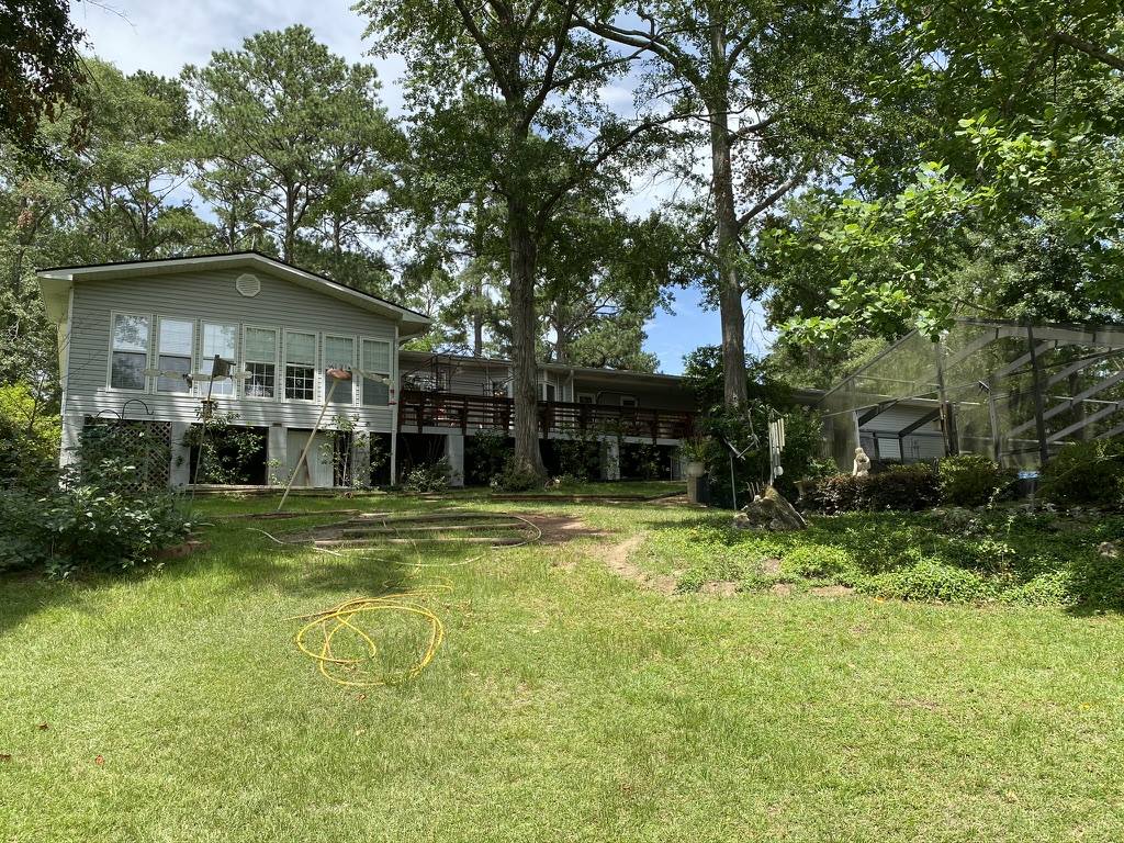 37 Country Club Dr, Hawkinsville, GA 31036