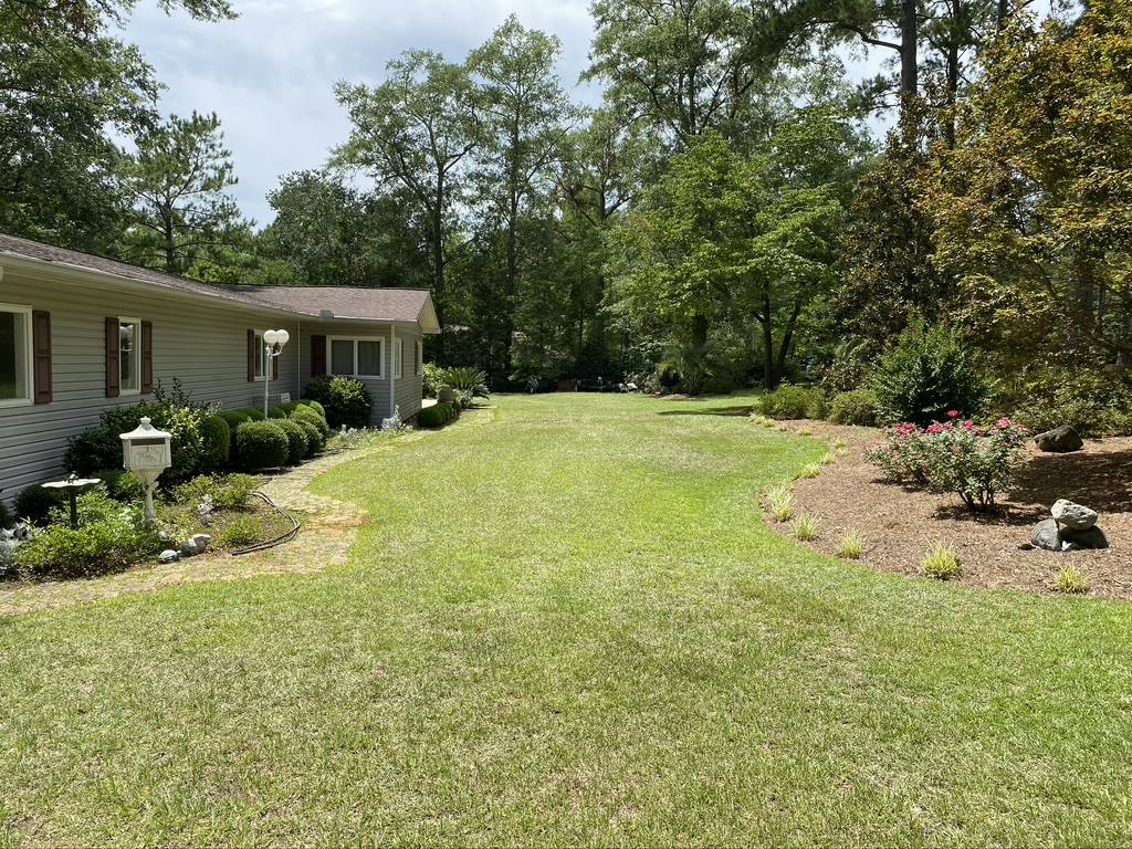 37 Country Club Dr, Hawkinsville, GA 31036