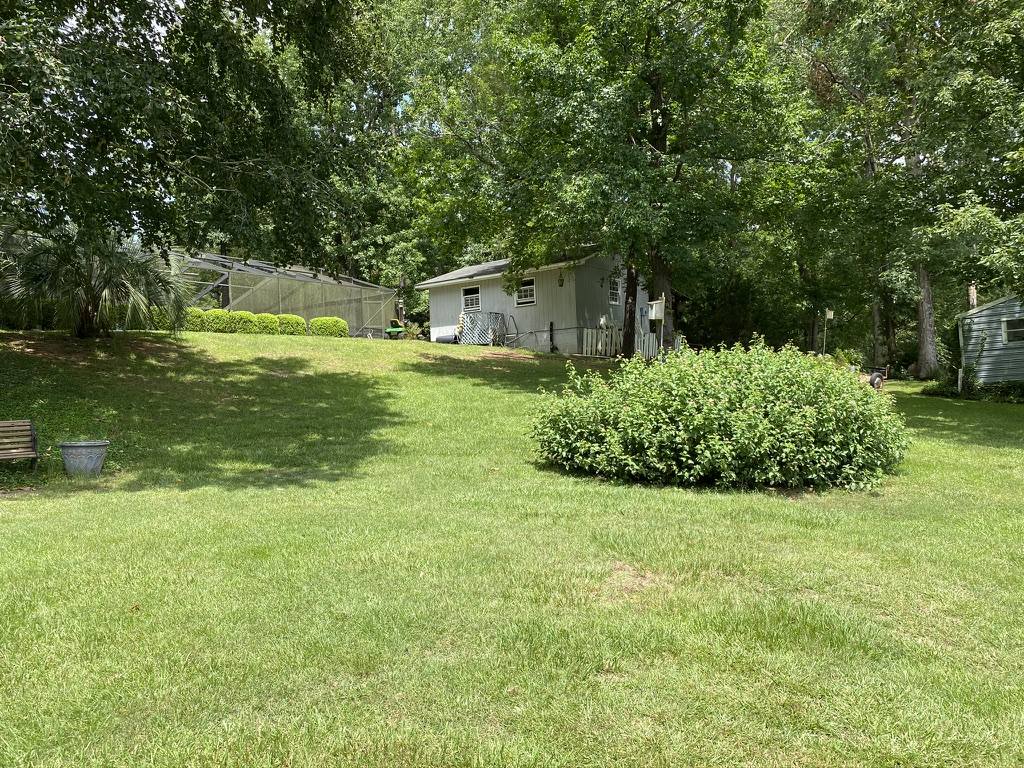 37 Country Club Dr, Hawkinsville, GA 31036