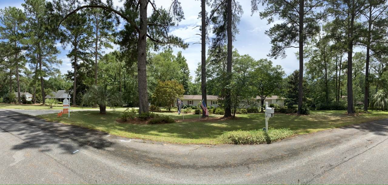 37 Country Club Dr, Hawkinsville, GA 31036