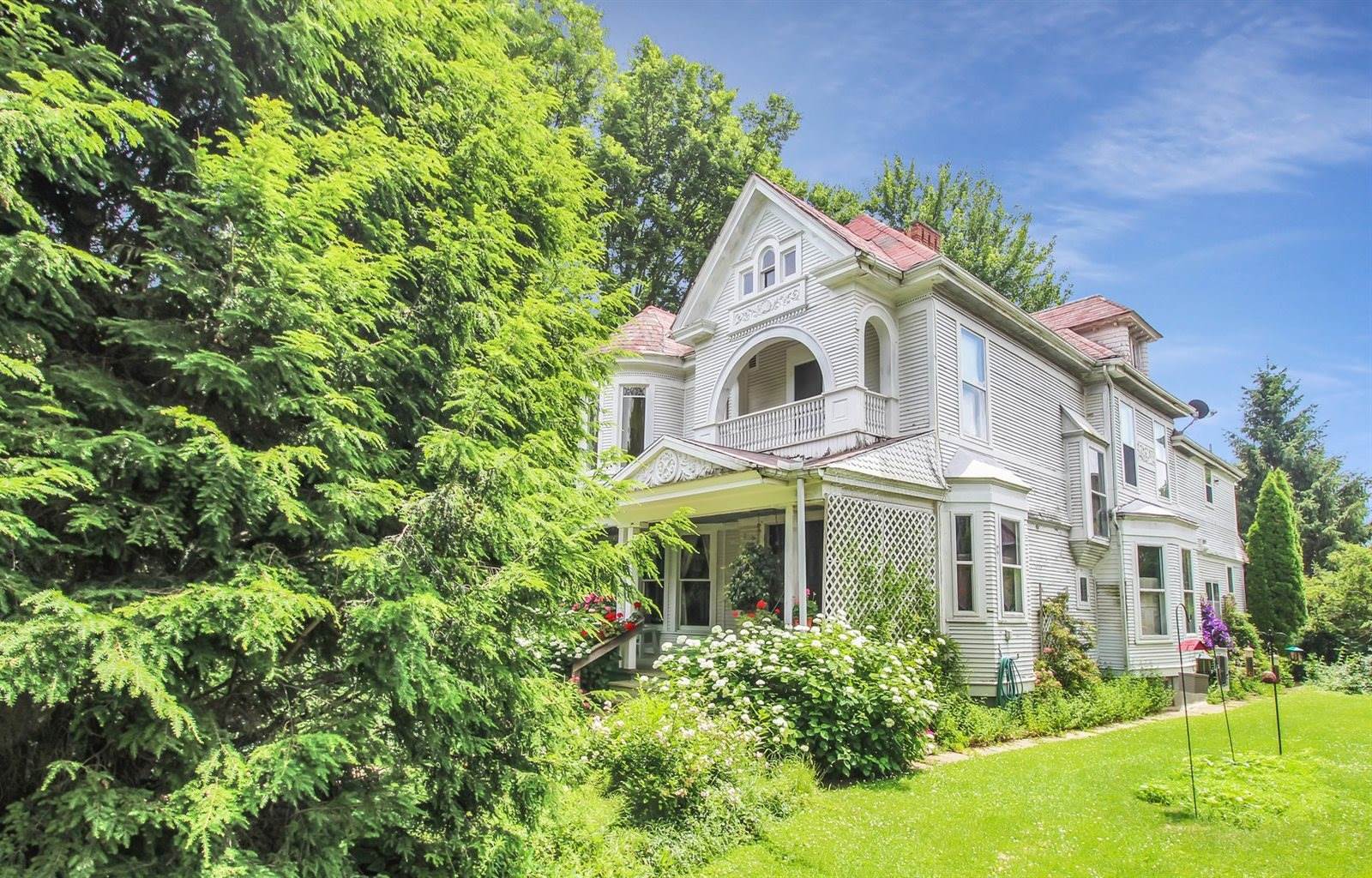 751 Lincoln, Freeport, IL 61032 Listings NextHome First Class