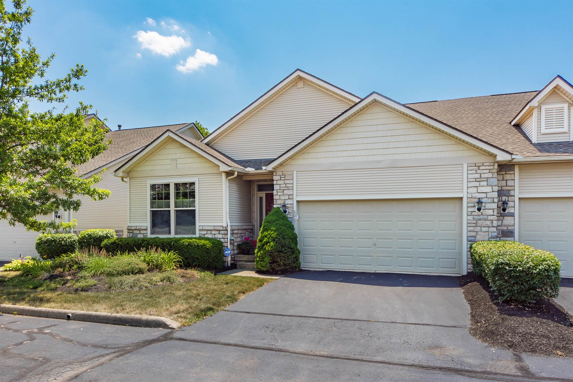6067 Coventry Meadow Lane, Hilliard, OH 43026