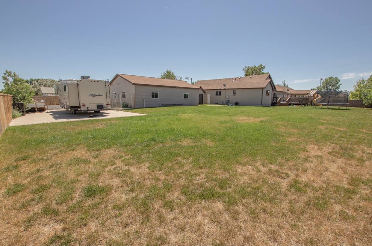 1106 Knoll St, Williston, ND 58801