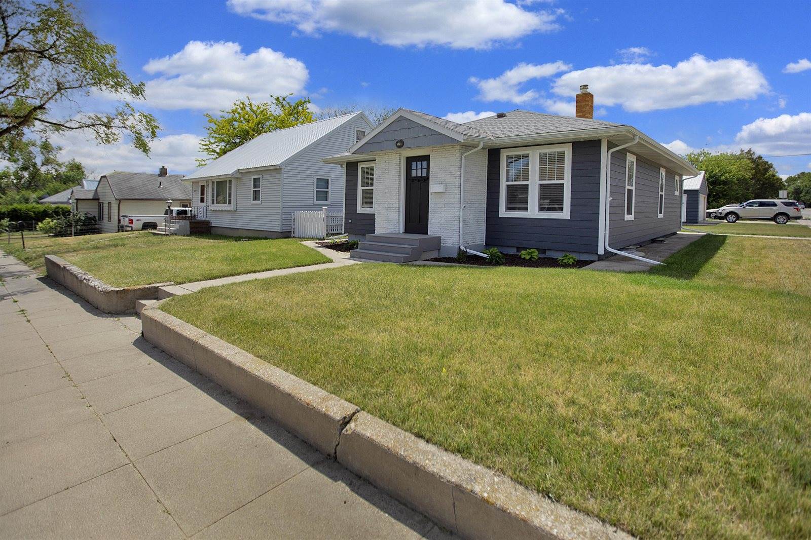 523 8th Ave W, Williston, ND 58801