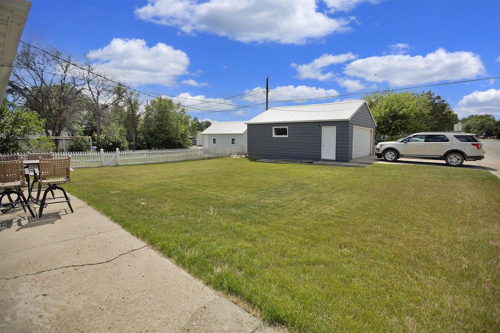 523 8th Ave W, Williston, ND 58801