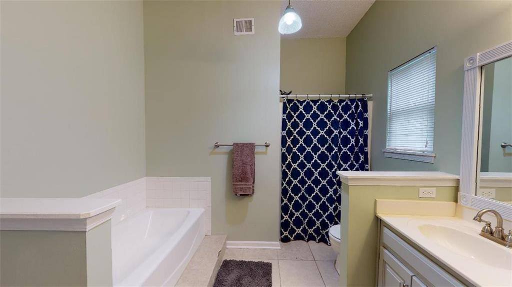 1138 East Sheridan Bridge Lane, Olathe, KS 66062