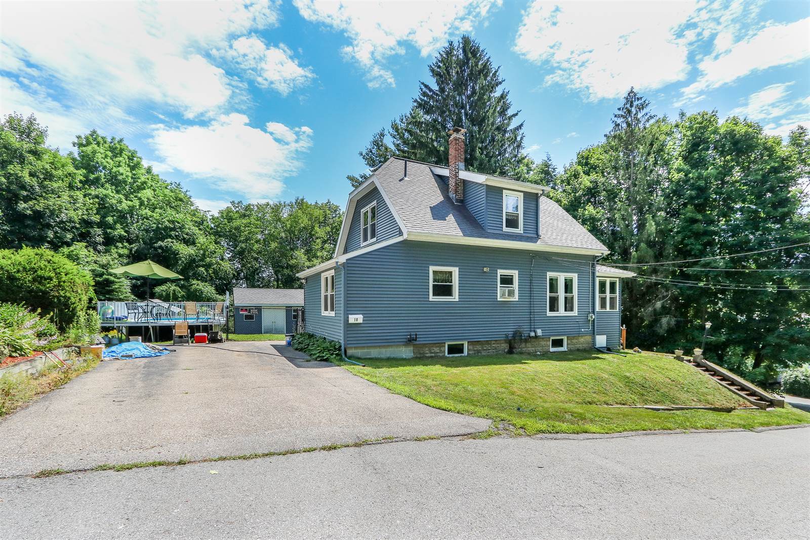 18 Collier Ave, Leicester, MA 01611