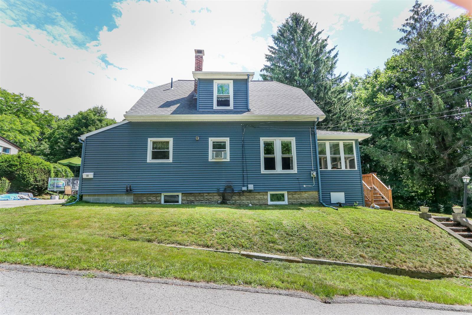 18 Collier Ave, Leicester, MA 01611