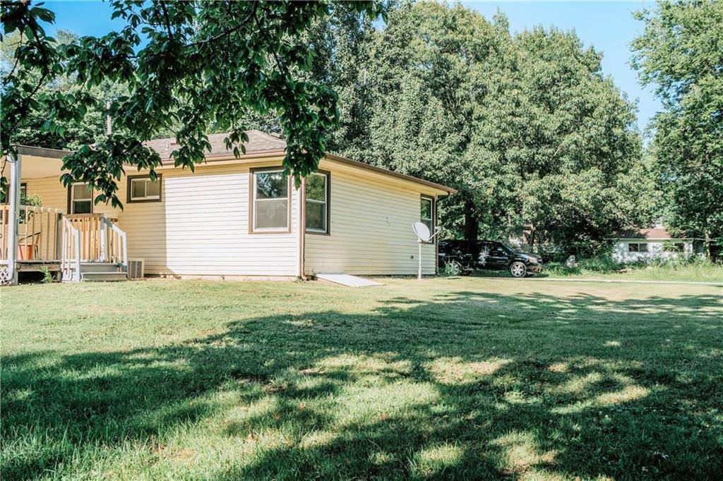 213 East 8th Street, Adrian, MO 64720