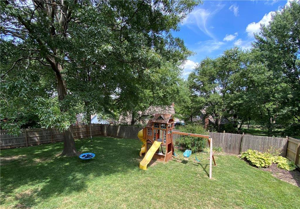 7709 Westgate Drive, Lenexa, KS 66216