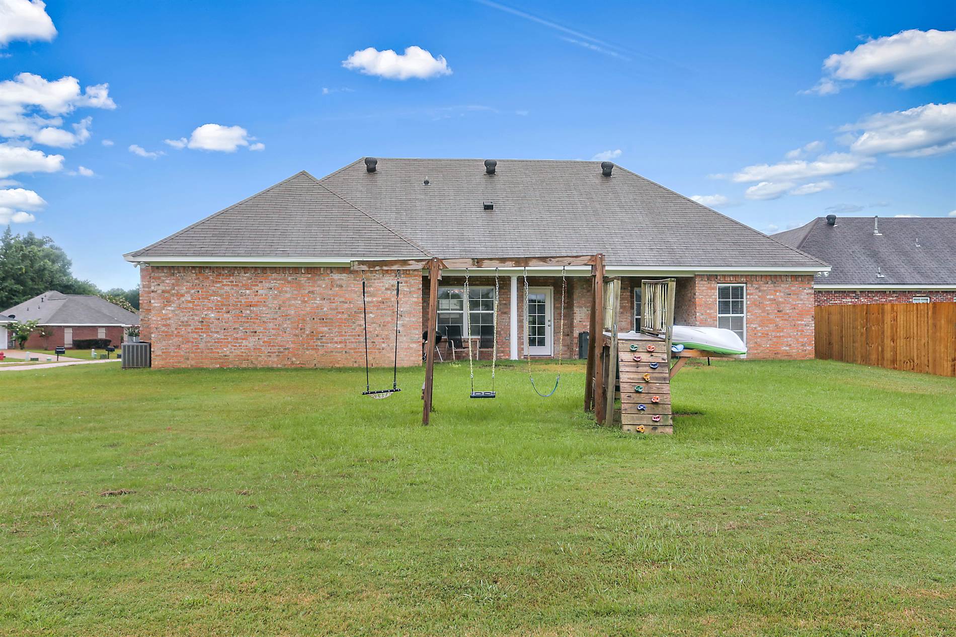 245 John Martin Dr, Brandon, MS 39047