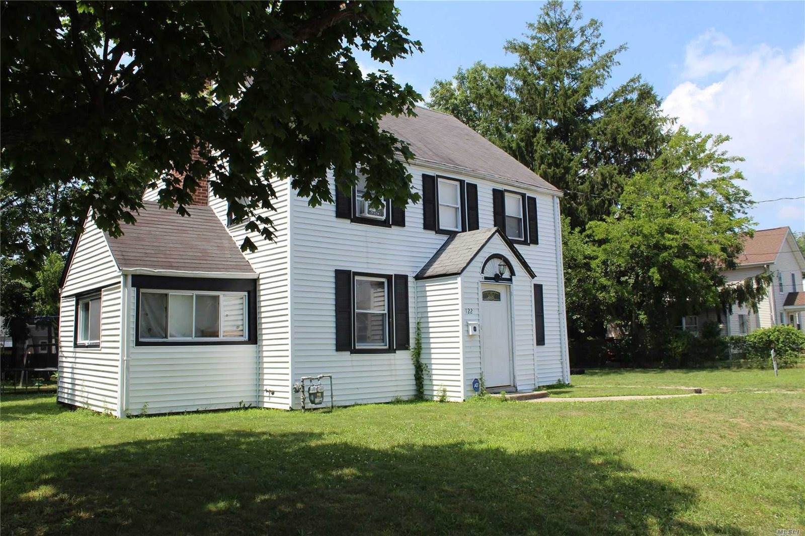 122 2nd Ave, Bay Shore, NY 11706