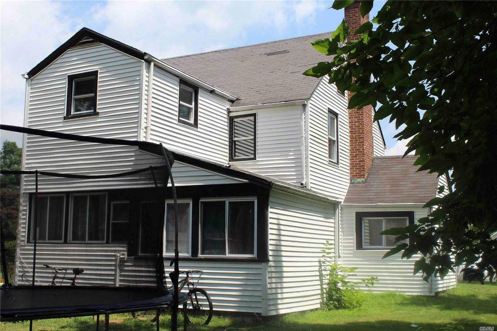 122 2nd Ave, Bay Shore, NY 11706