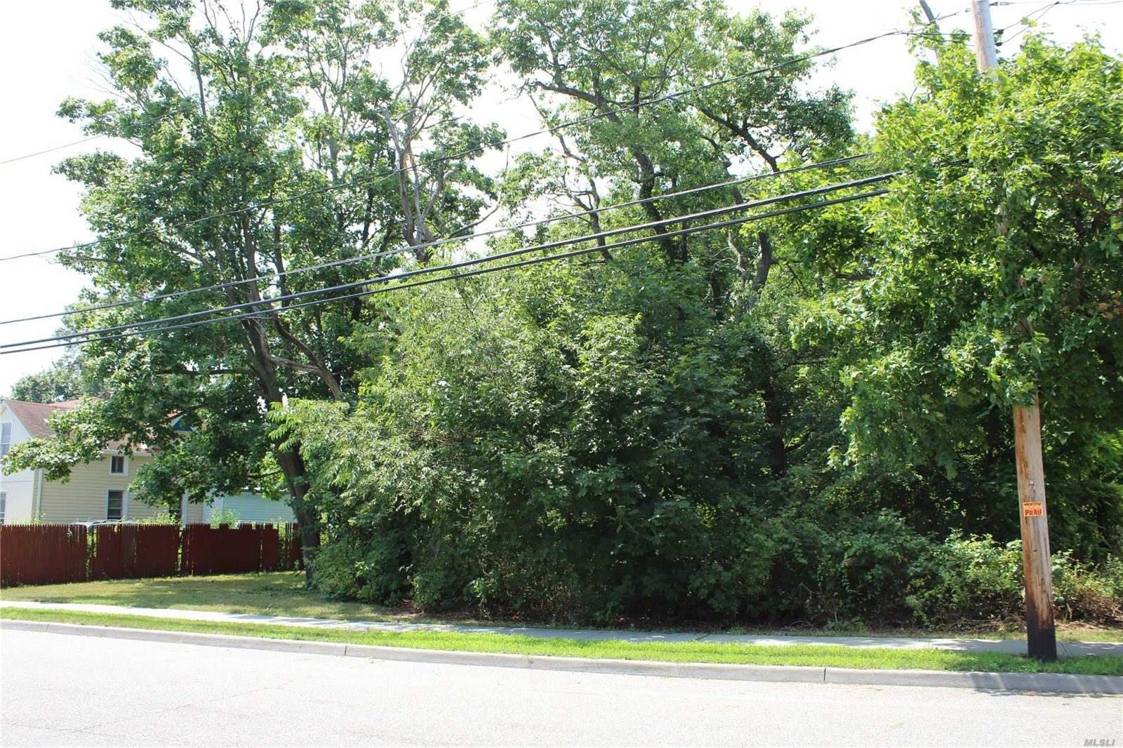 122 2nd Ave, Bay Shore, NY 11706