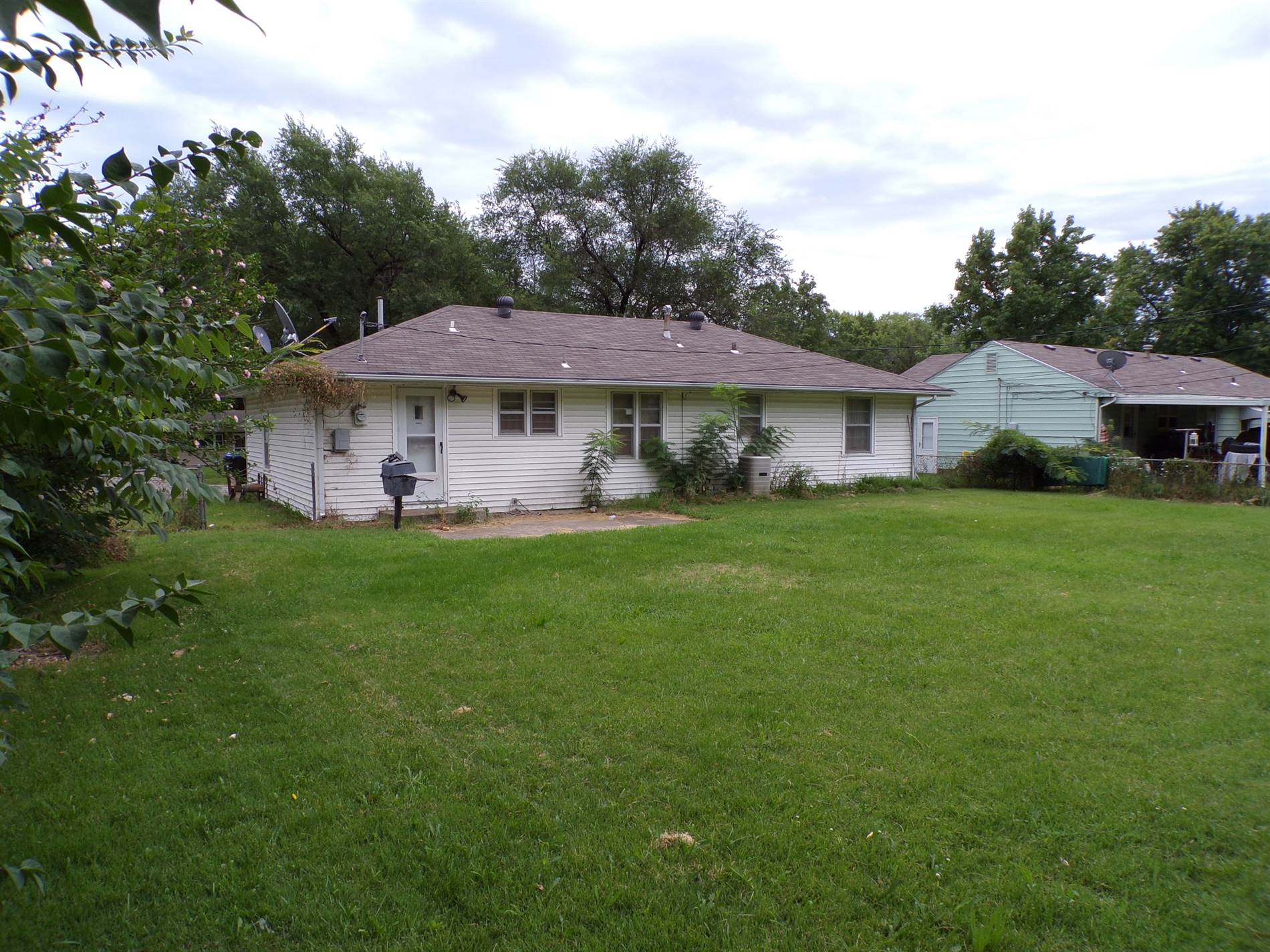 2117 SE Swygart ST, Topeka, KS 66605