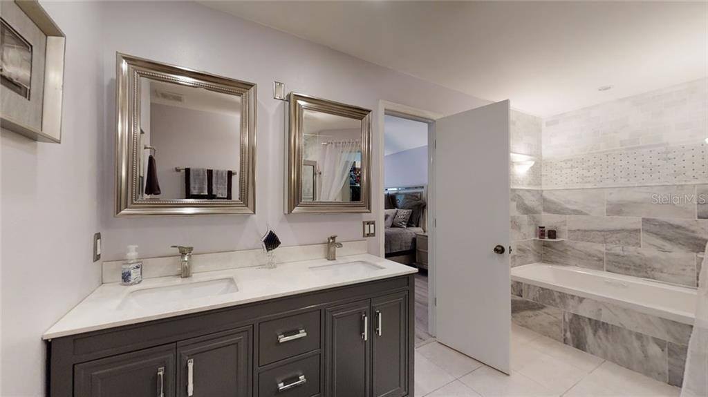 2575 Green Oak Ct, Sarasota, FL 34232