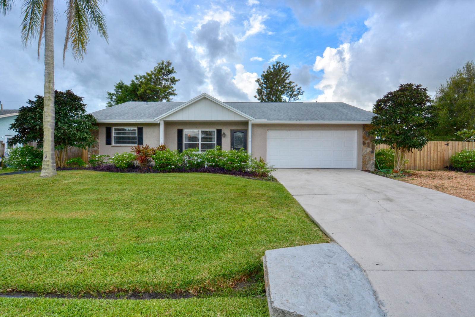 782 SE Evergreen Terrace, Port Saint Lucie, FL 34983