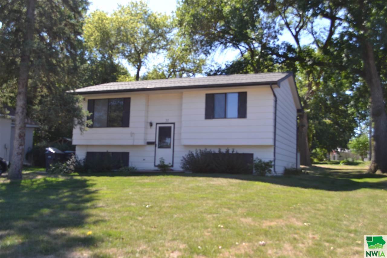 30 12TH ST SW, LeMars, IA 51031