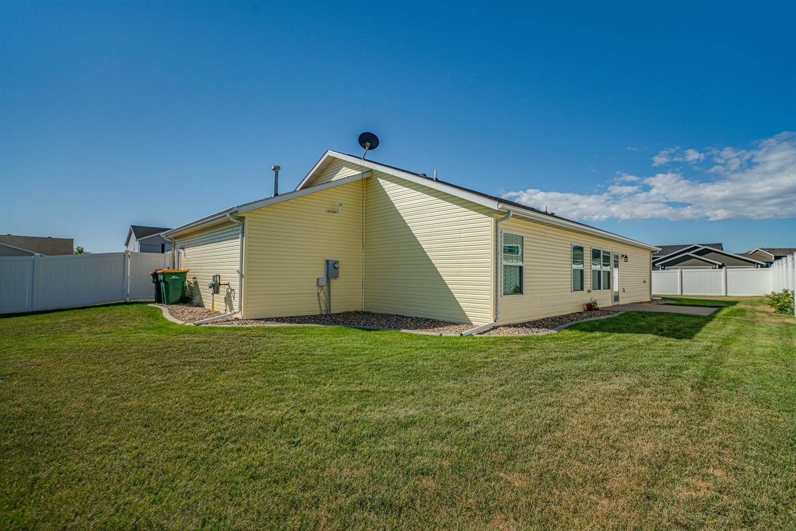 914 Calvert Drive, Bismarck, ND 58503