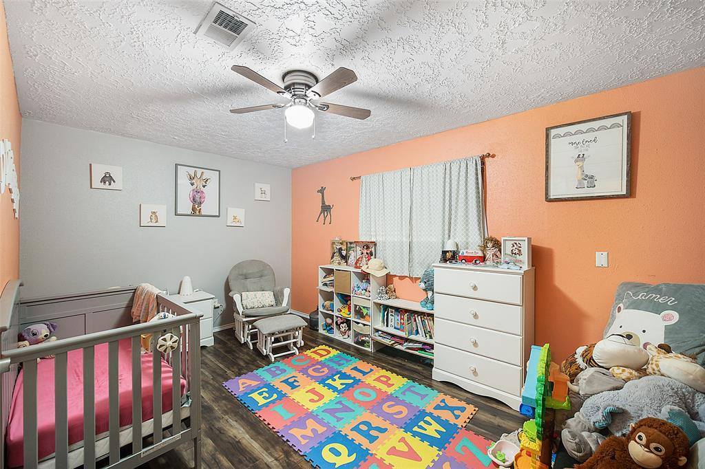 5722 Sunnygate Drive, Spring, TX 77373