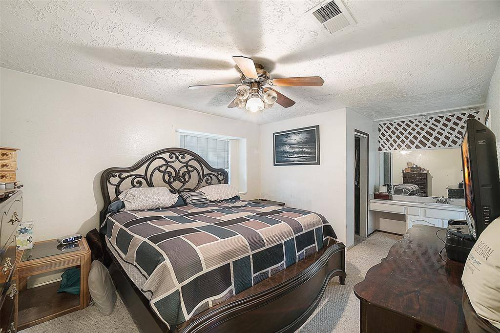 5722 Sunnygate Drive, Spring, TX 77373