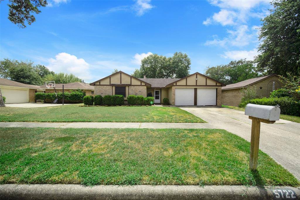 5722 Sunnygate Drive, Spring, TX 77373