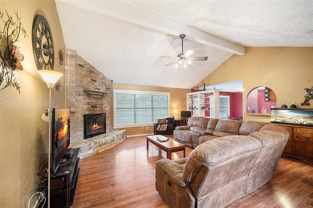 5722 Sunnygate Drive, Spring, TX 77373