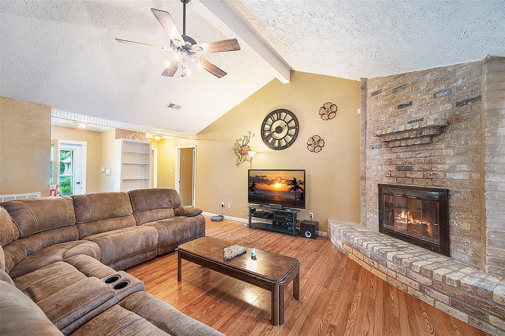 5722 Sunnygate Drive, Spring, TX 77373