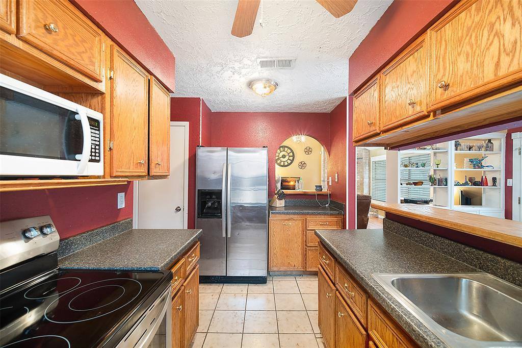 5722 Sunnygate Drive, Spring, TX 77373