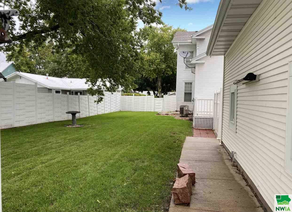 212 E Washington St, Elk Point, SD 57025