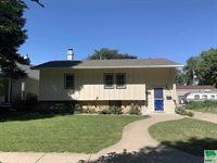 813 S Paxton St, Sioux City, IA 51106