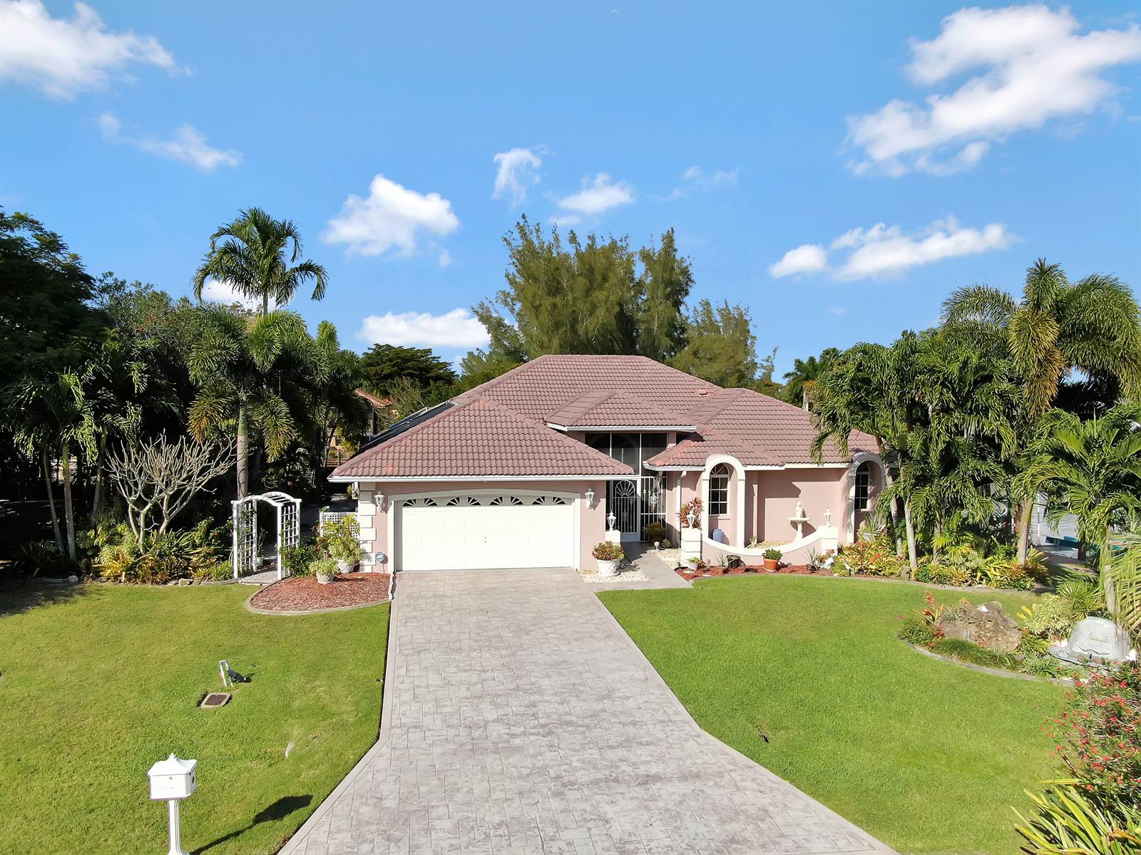 419 SE 33rd Terrace, Cape Coral, FL 33904