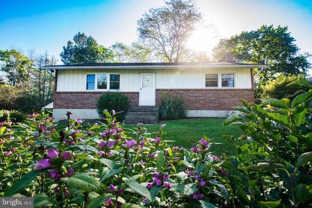 421 Oleyline Road, Douglassville, PA 19518