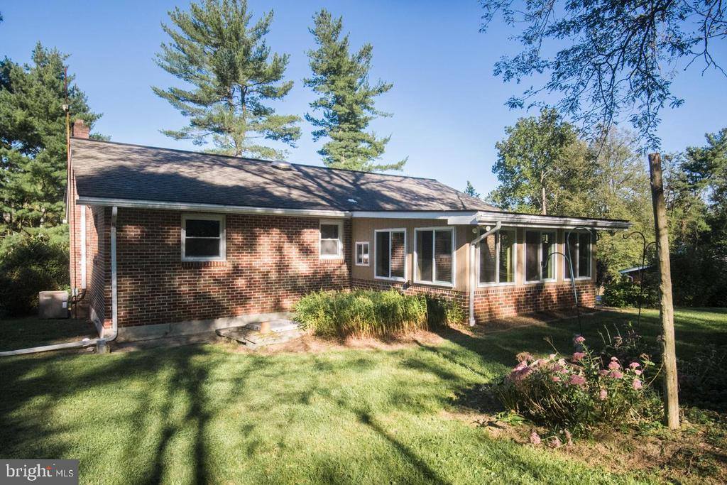 421 Oleyline Road, Douglassville, PA 19518