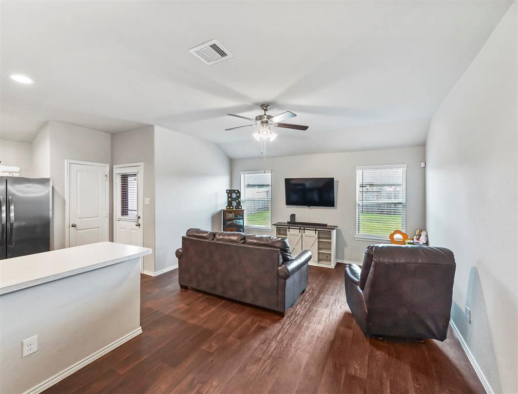 711 Zinnia Court, Rosharon, TX 77583