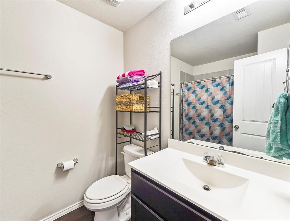 711 Zinnia Court, Rosharon, TX 77583